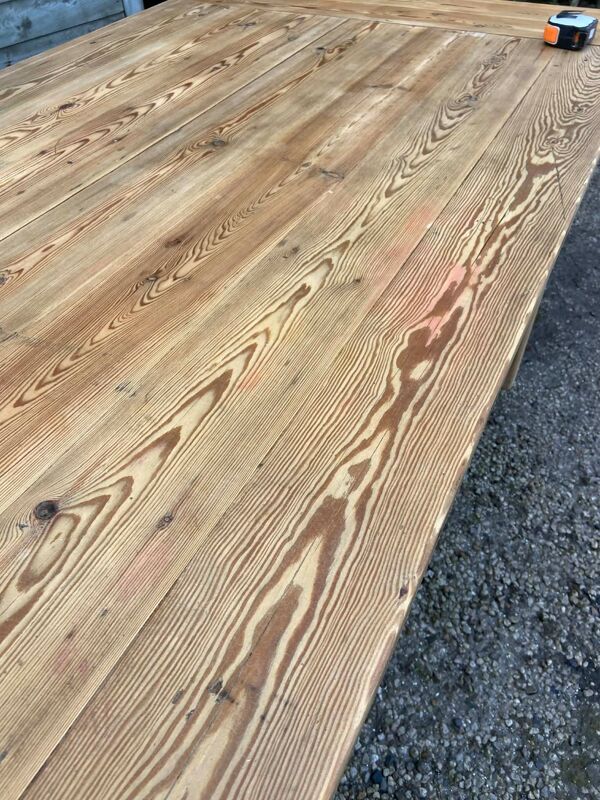Table ancienne en pin massif – esprit table de ferme au style rustique