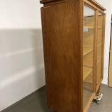 Armoire vintage avec portes vitrées