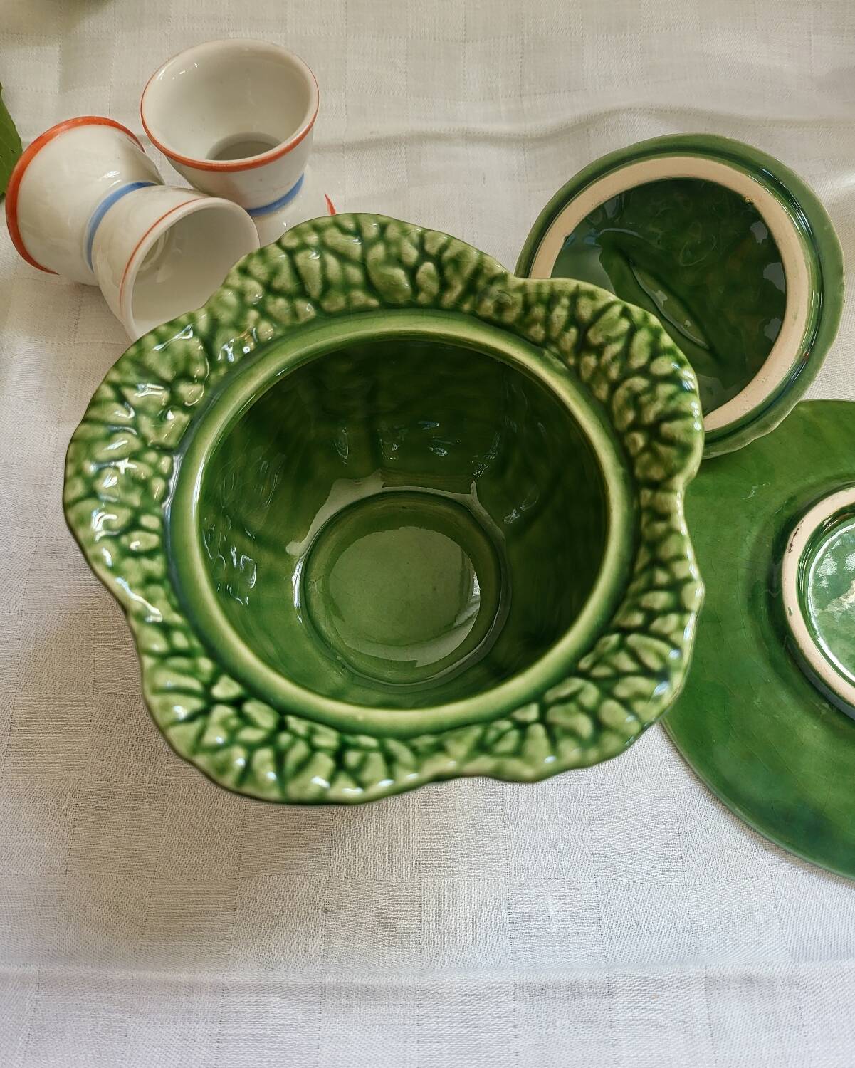 Mustard pot in cabbage slip