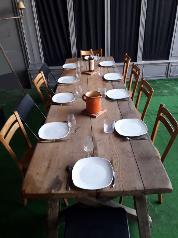 Workshop table with tray on trestles