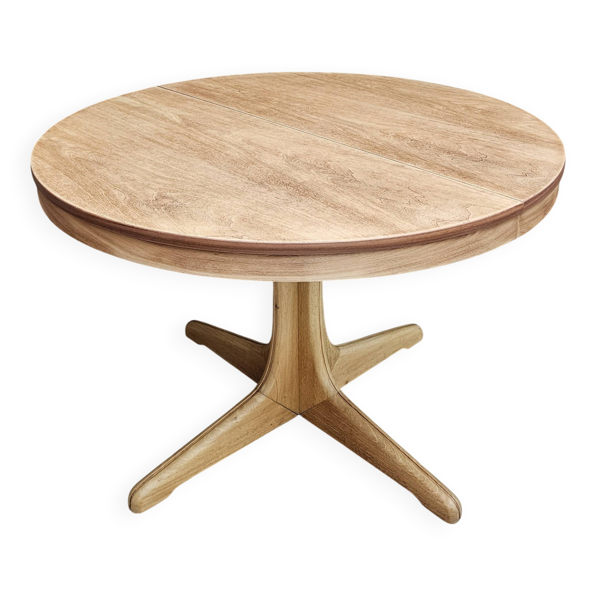 Baumann style round table