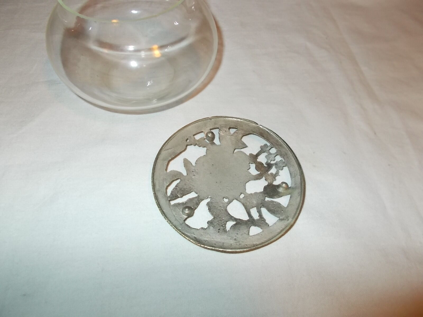 Glass box metal lid