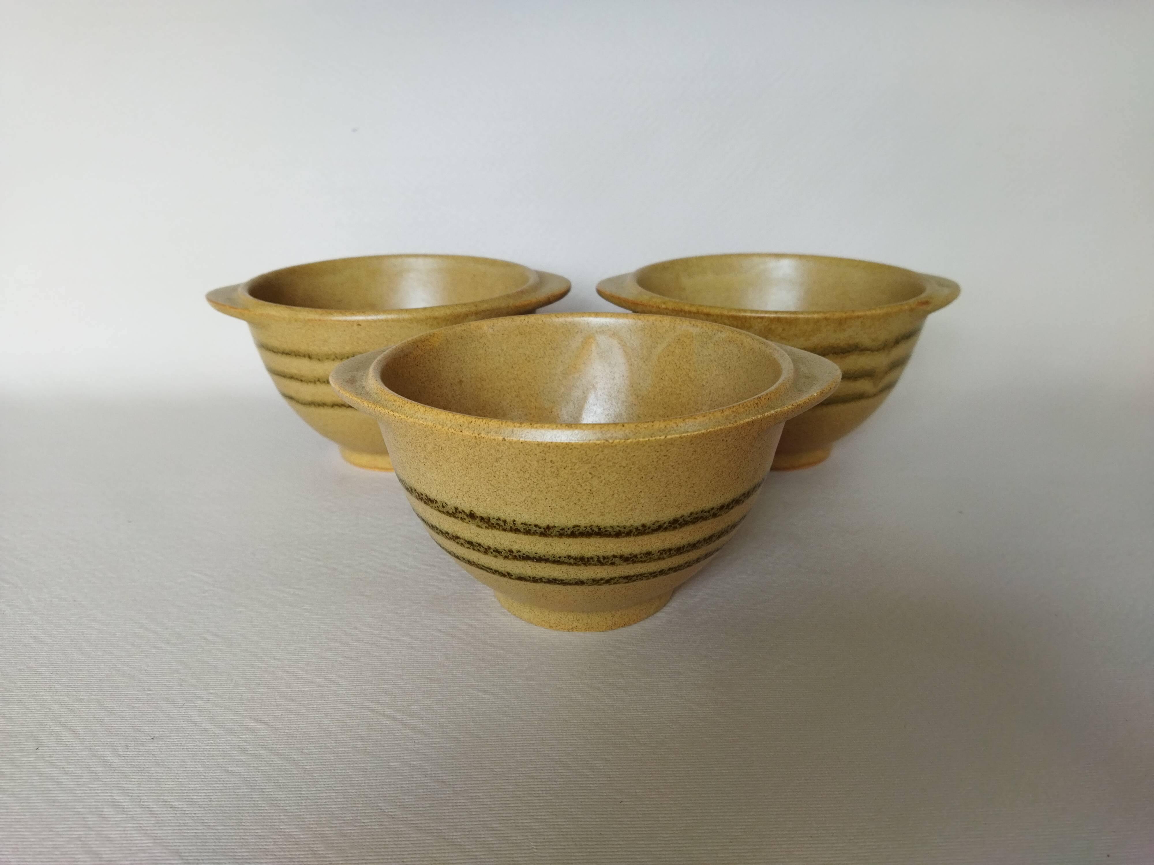 3 ear bowls in Sarreguemines sandstone