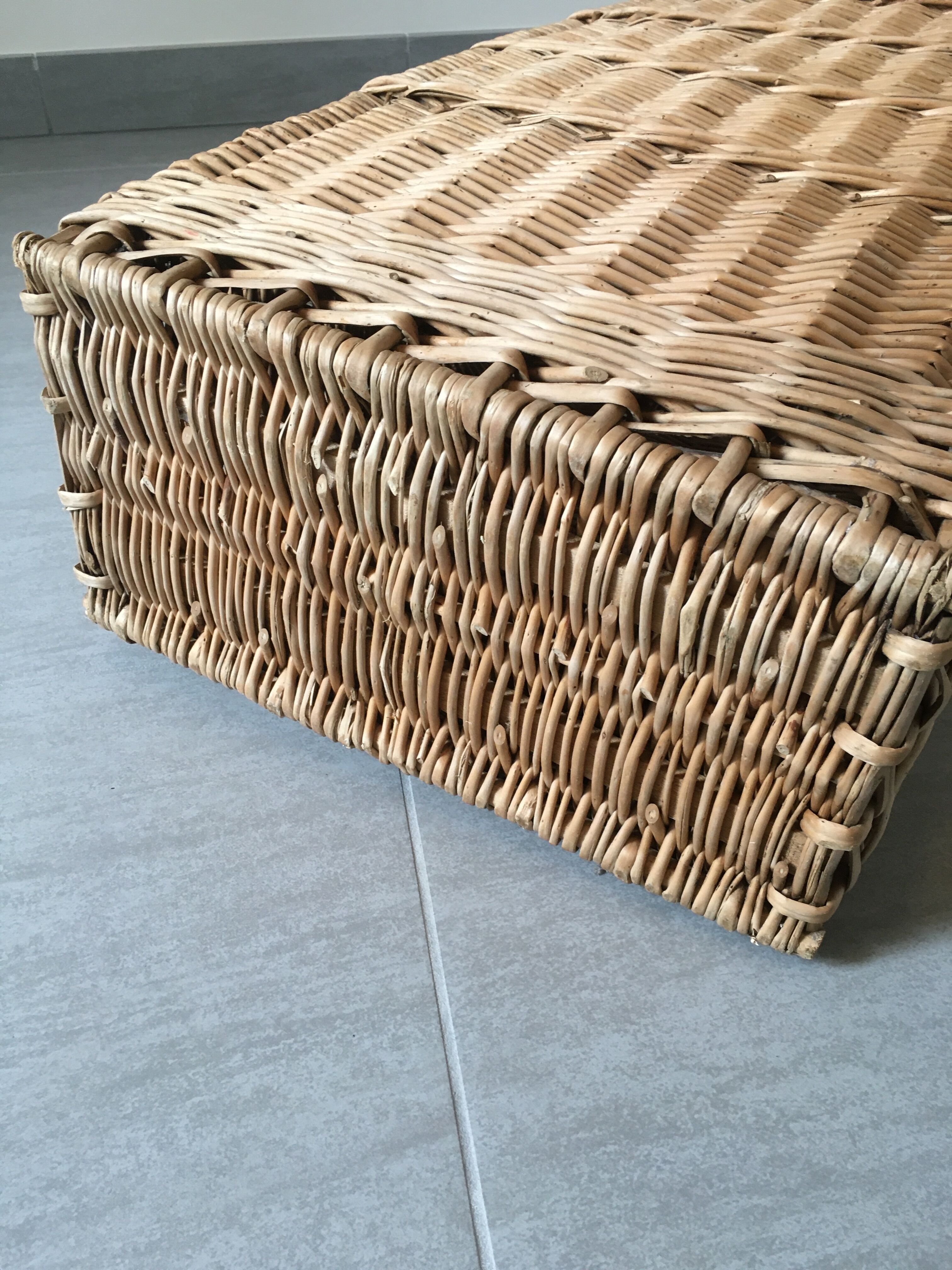 Clothes basket or wicker bread hut