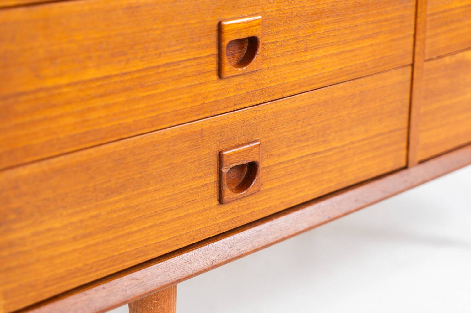 Commode basse par Erik Brouer pour Brouer Møbelfabrik (Danemark, 1960)