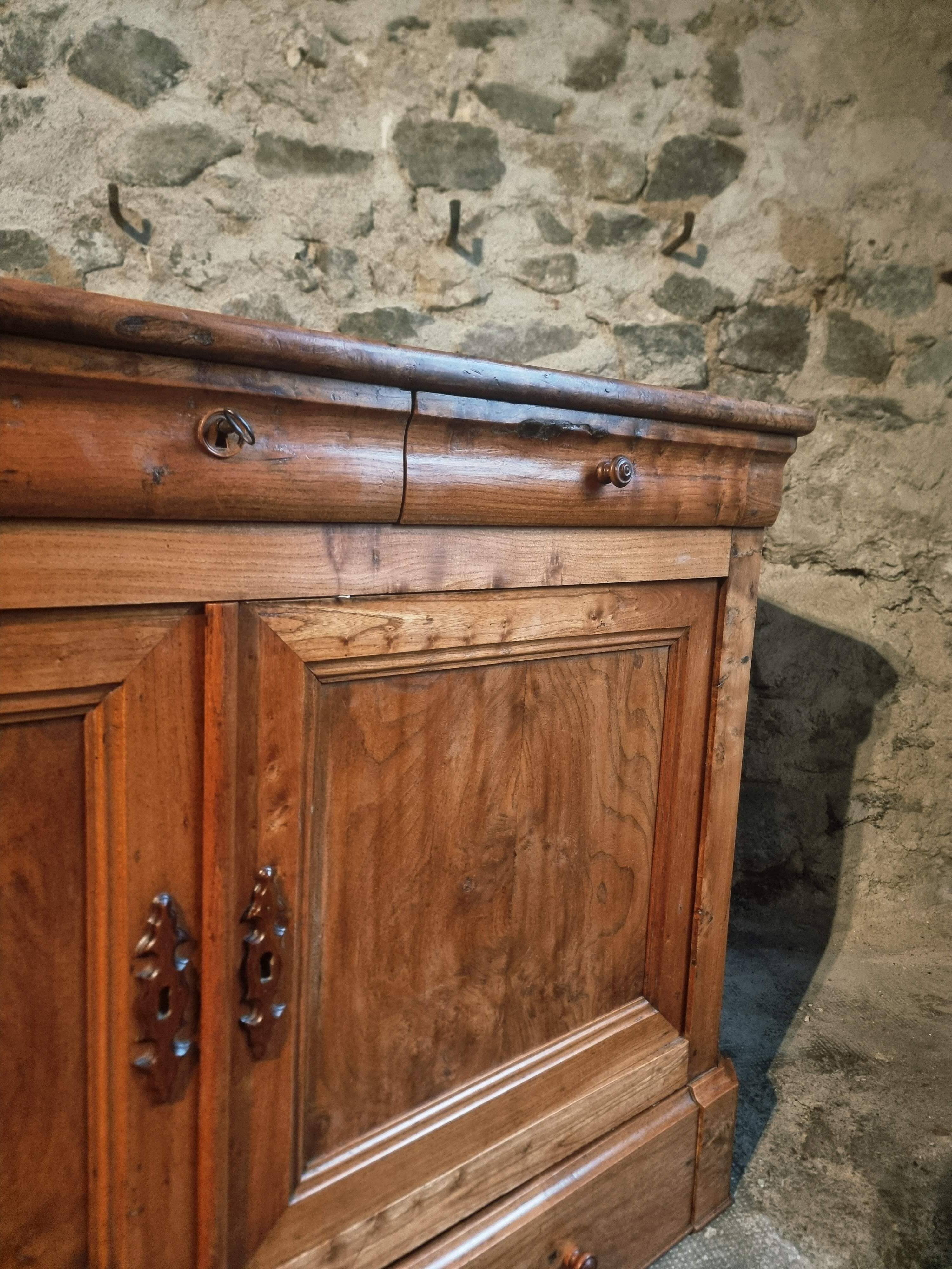 French buffet from the 19th century in elm with drawers – Louis Philippe period