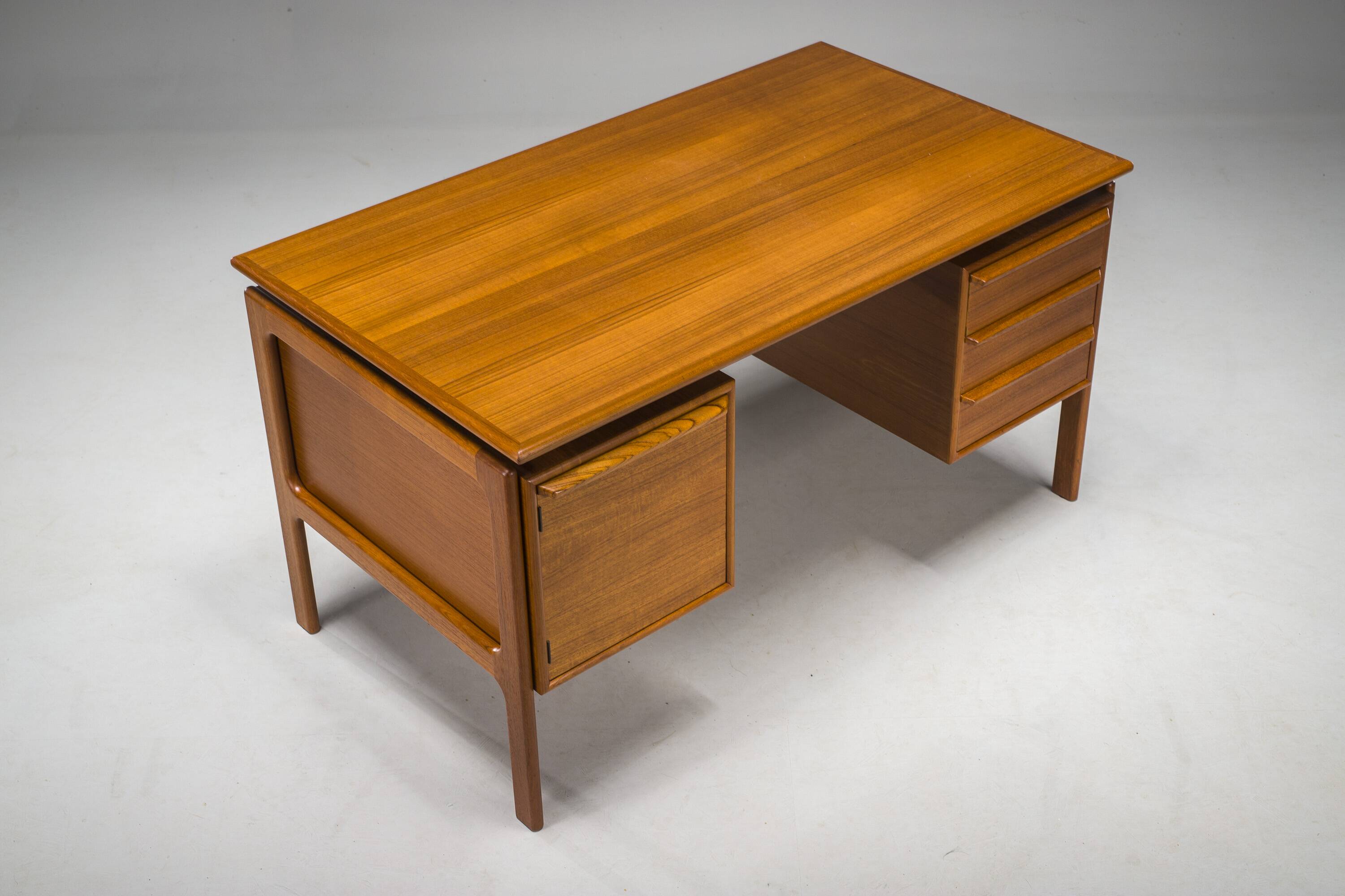 Mid-Century Teak Freestanding Desk from GV Møbler, 1970s