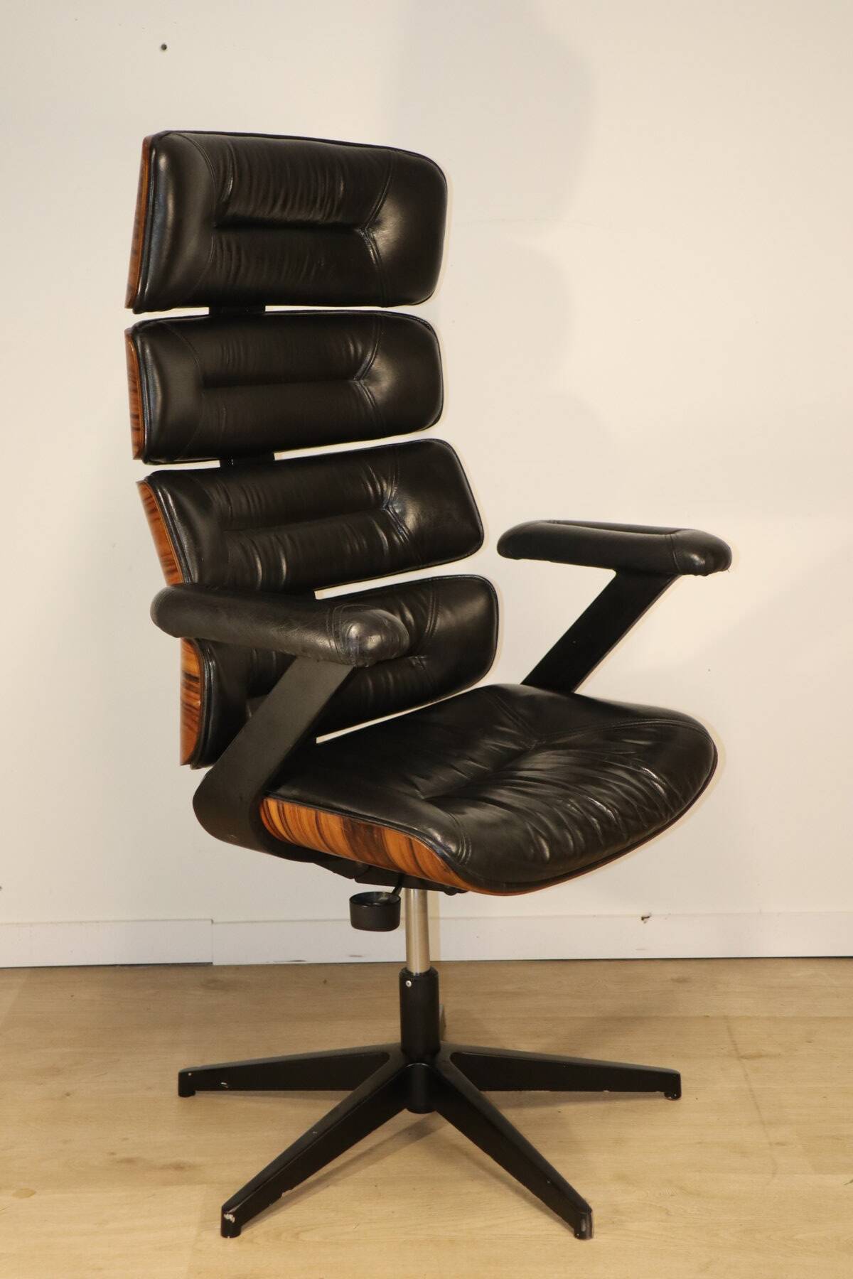 Fauteuil de bureau vintage en skaï et bois - 1970