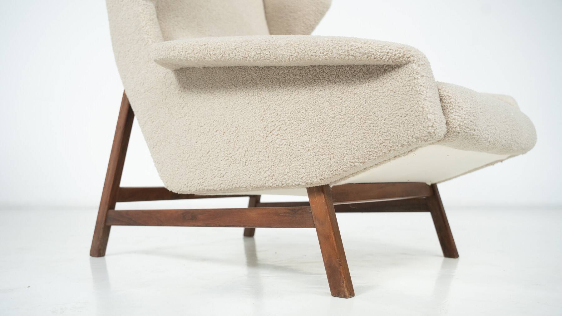 Mid-Century Modern Armchair 877 by Gianfranco Frattini for Cassina