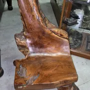 Sculptural armchair in solid wood – Unique piece, organic design