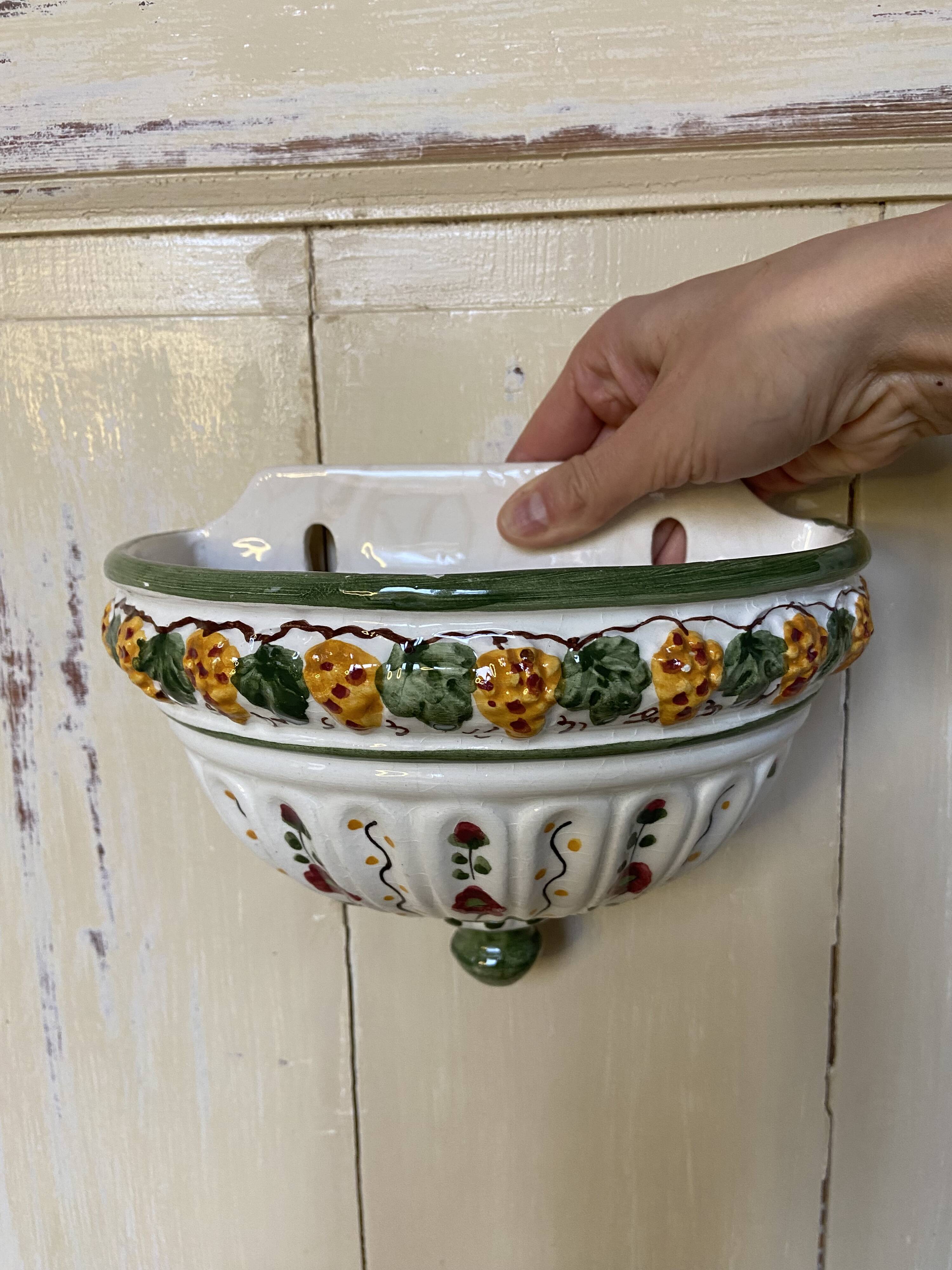 Wall hanging flower pot