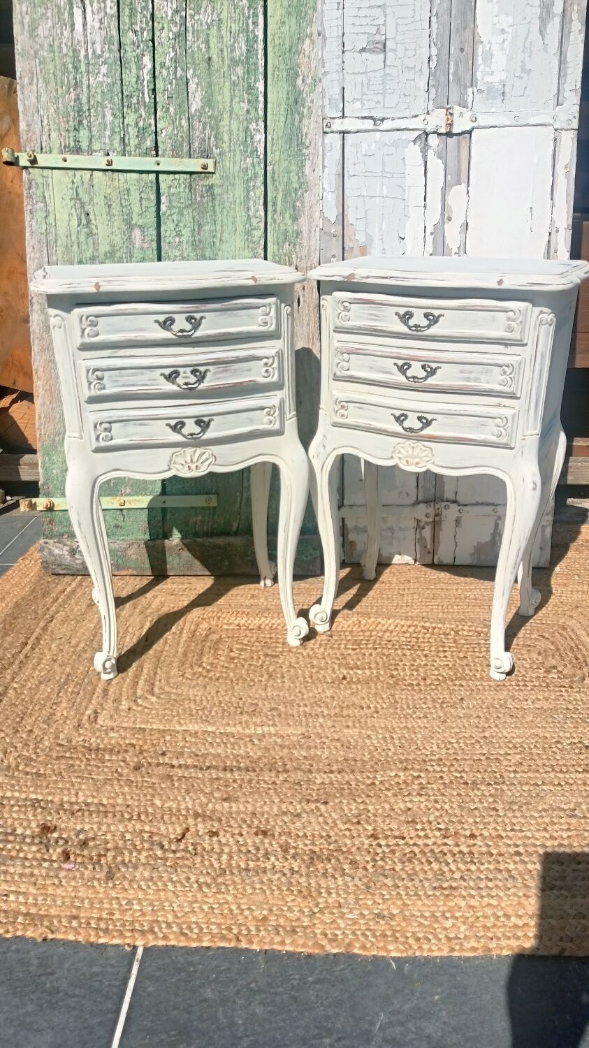 Paire de chevets style Louis XV patinés