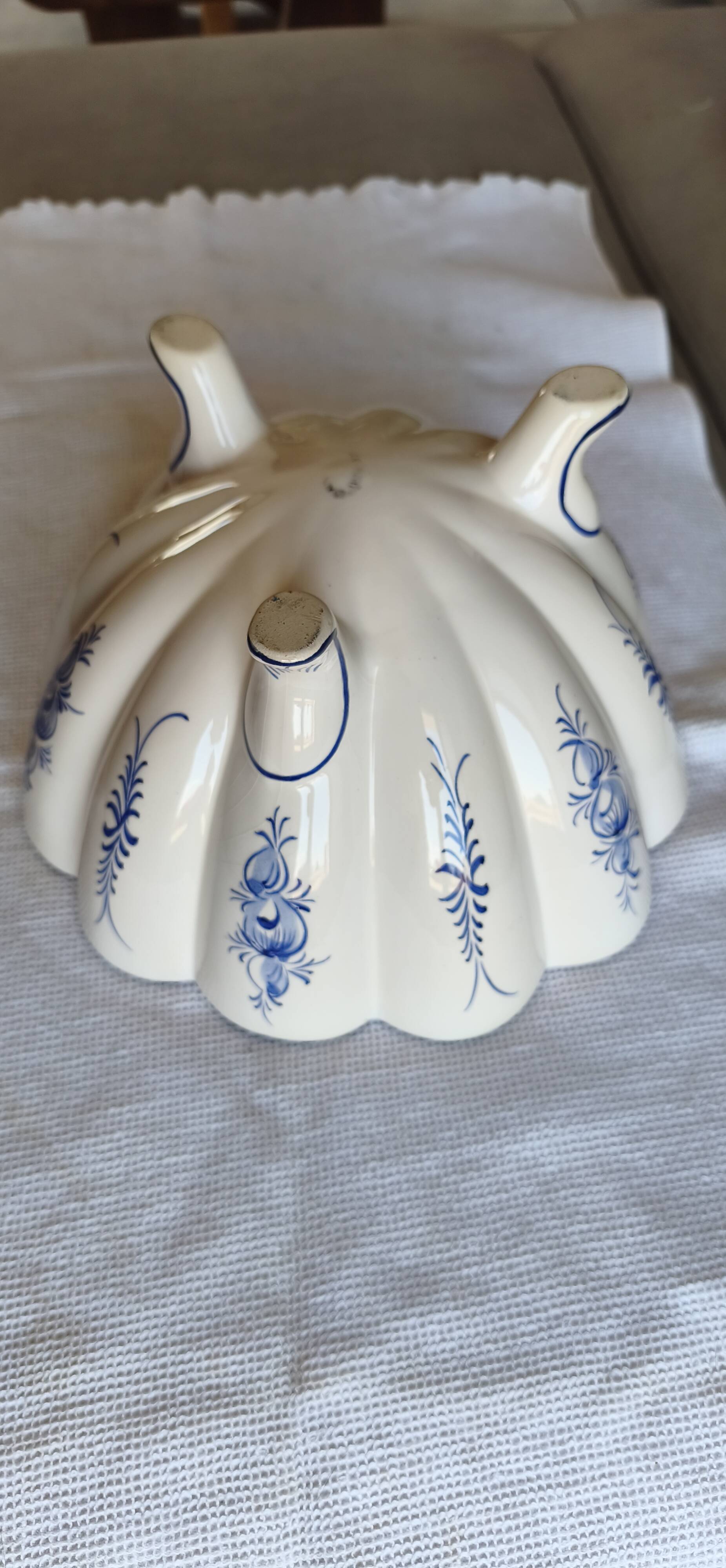 PORTUGUESE PORCELAIN / HAND-PAINTED BOWL AND FOOTED DISH