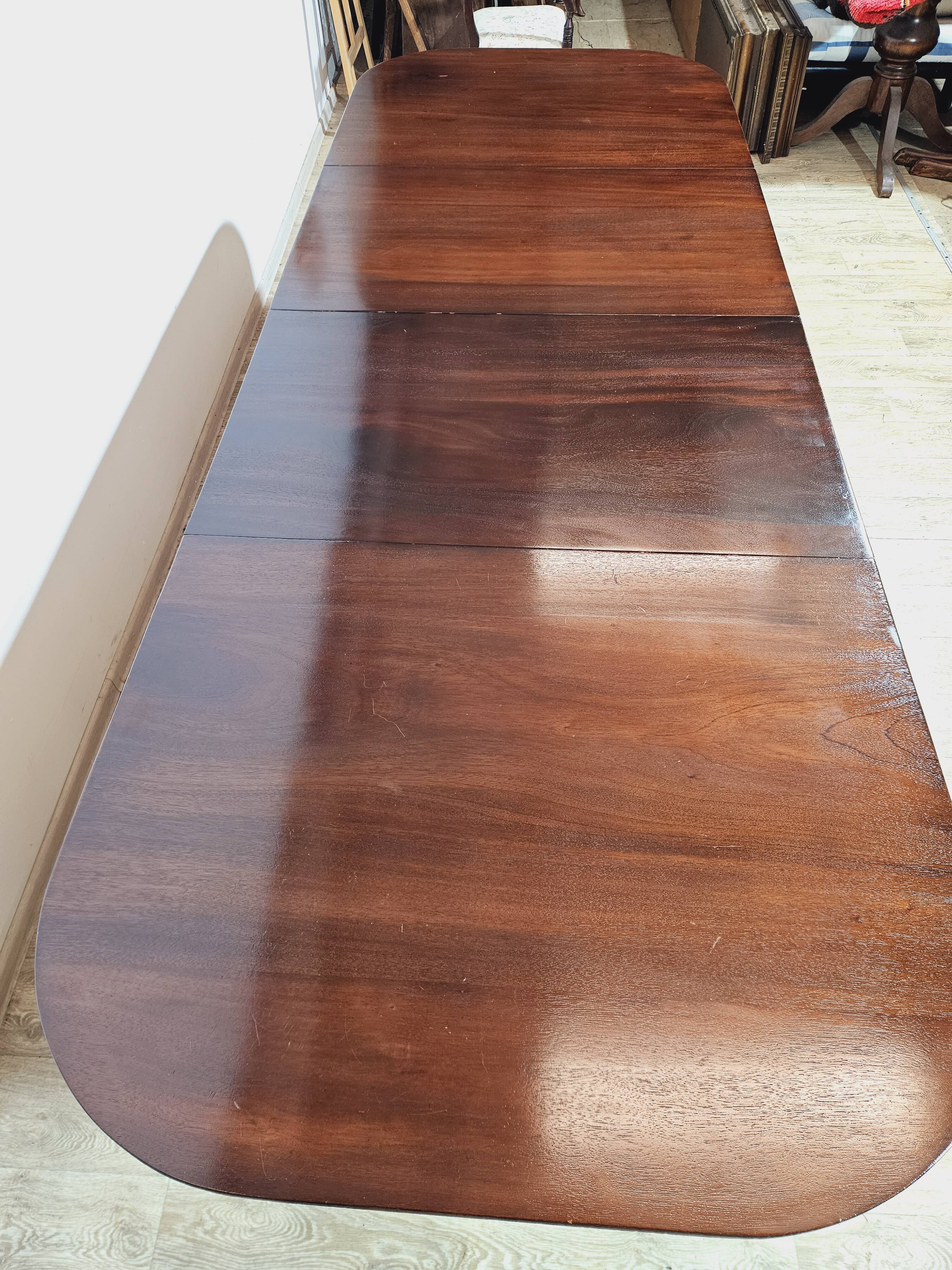 Elegant Dining Table, 2nd half of the 19th Century - Classic/Walnut