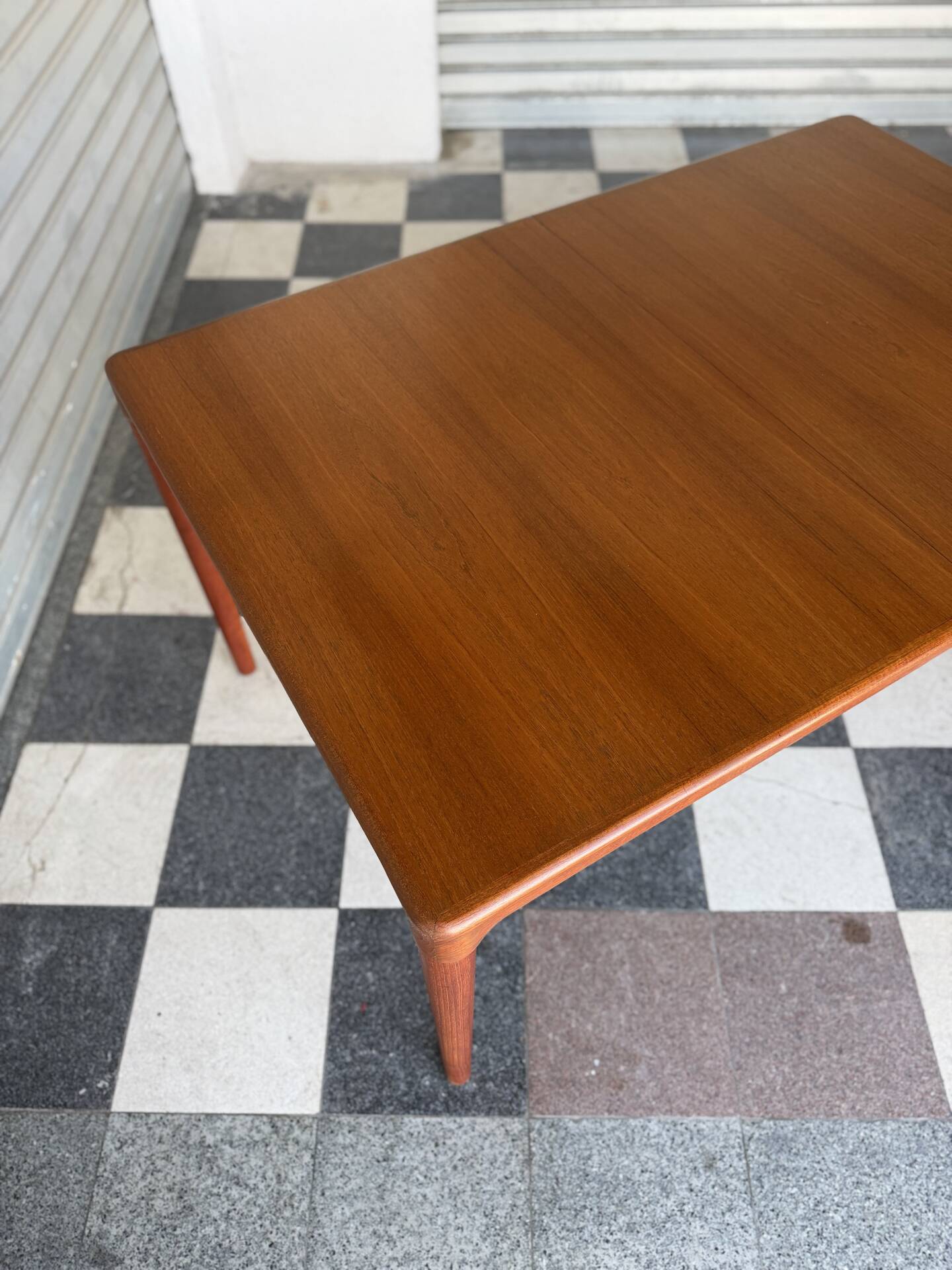 Table danoise en teck HW Klein pour Bramin