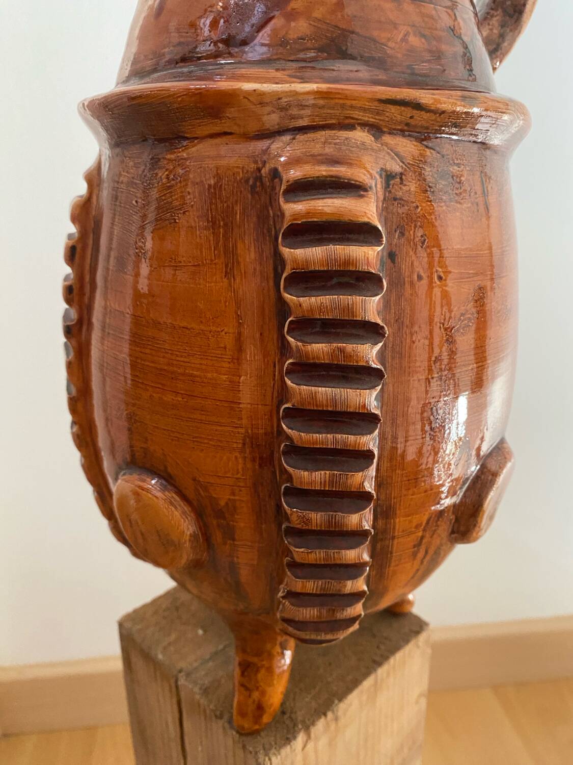 Tripod pottery