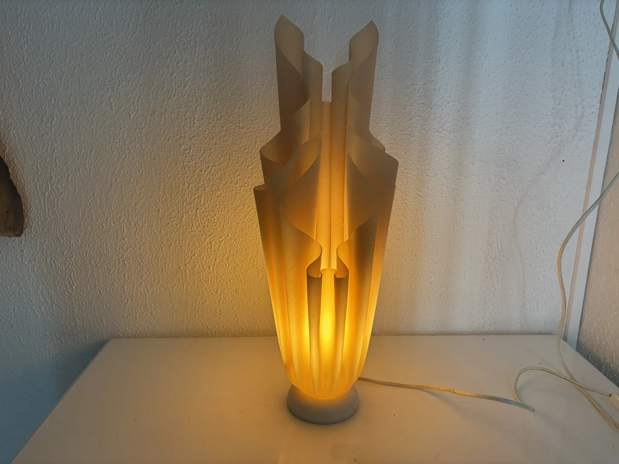 Lampe  vintage 1970 Athéna Georgia Jacob drapée saumonée - 50 cm