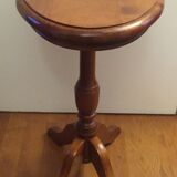Oval pedestal table