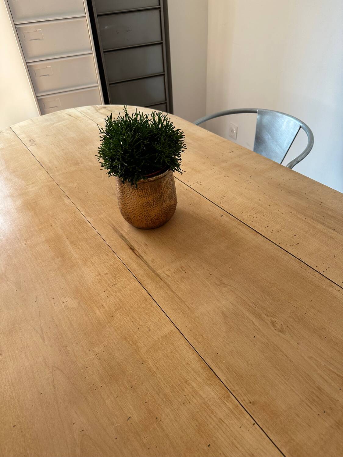 Oval farmhouse table