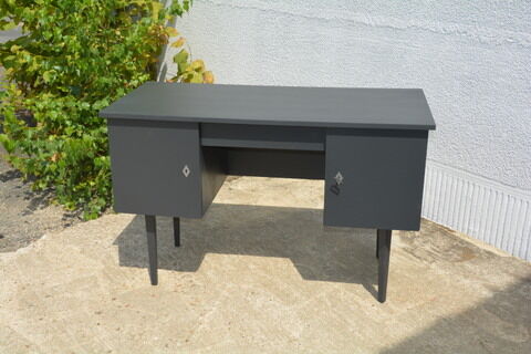 Bureau de style scandinave peint