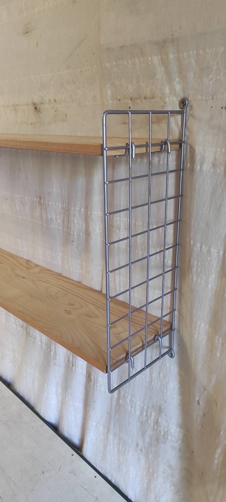 Étagère murale style String en métal et bois - mid.XXeme
