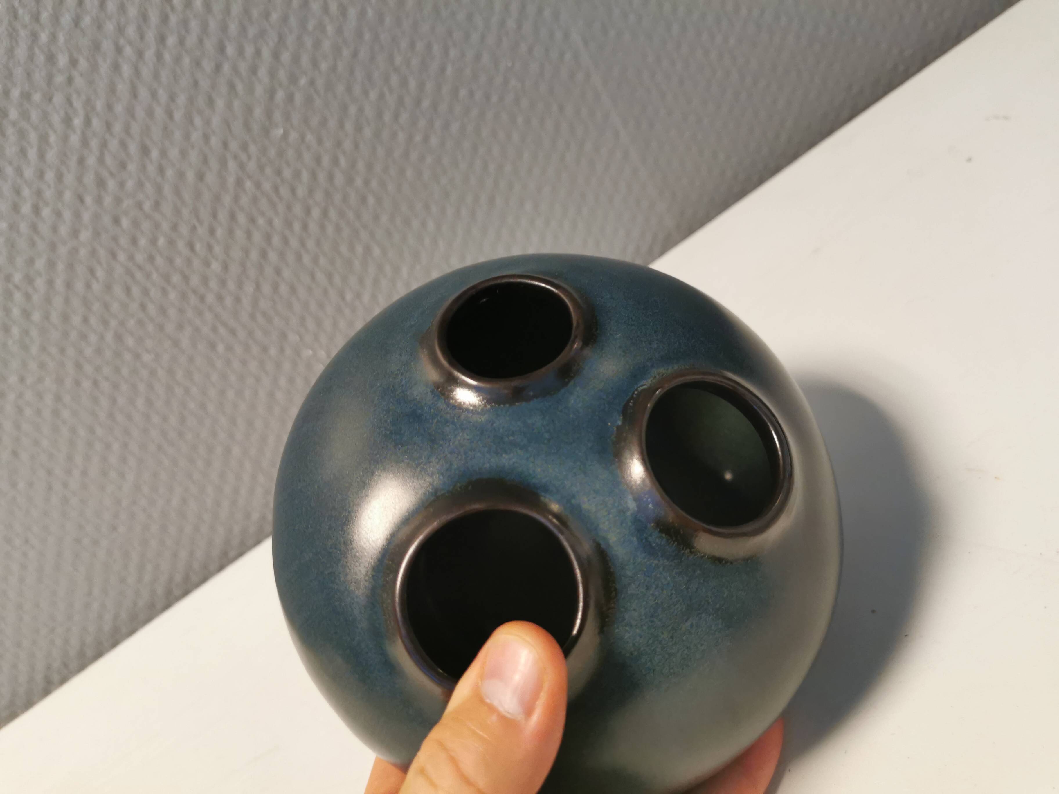 Vase by Kirsten Günther for Knabstrup Denmark. Model Trio