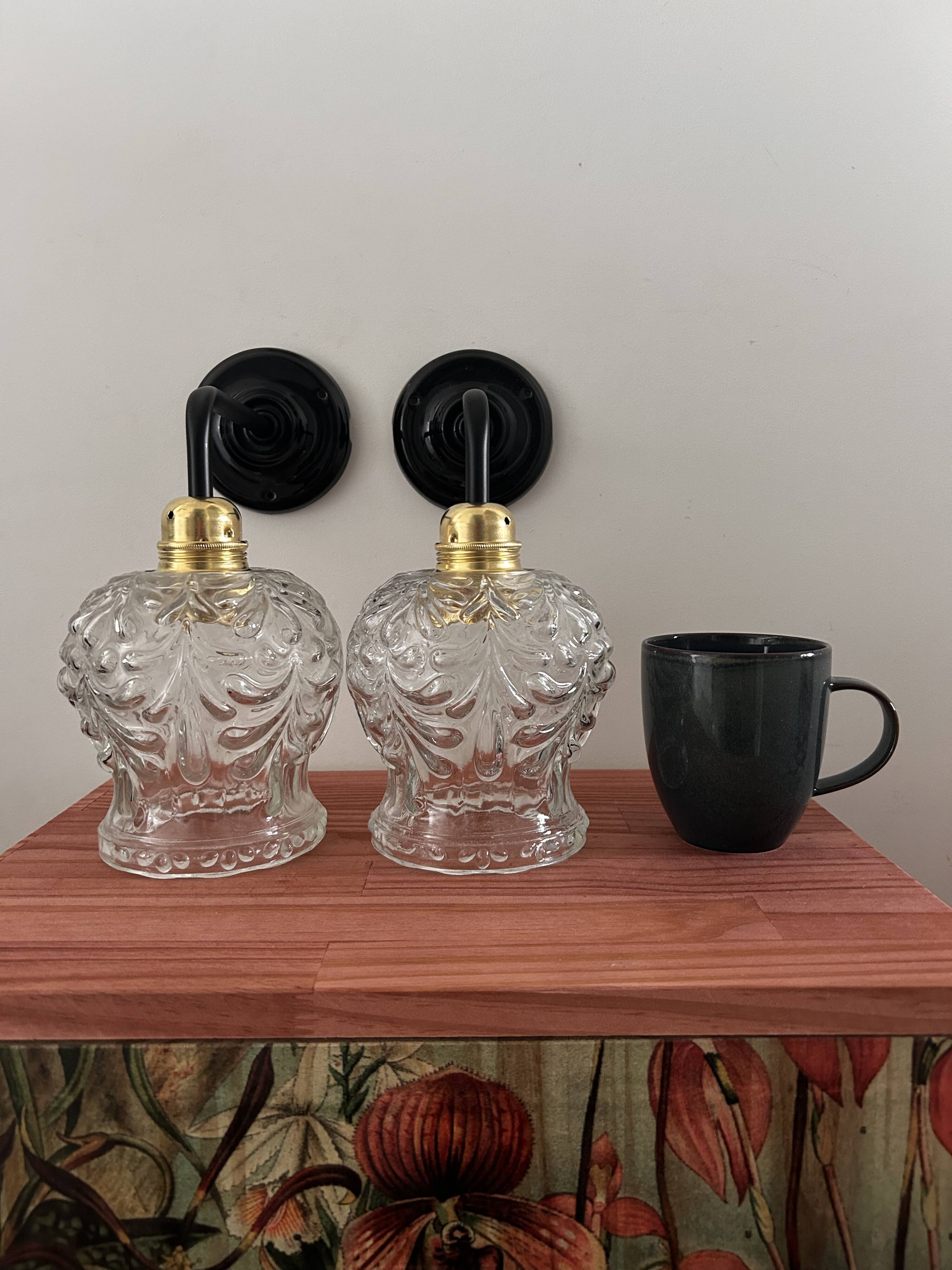 Paire d’appliques murales vintage en verre ciselé