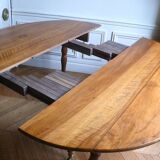 Magnificent 19th century walnut dining table