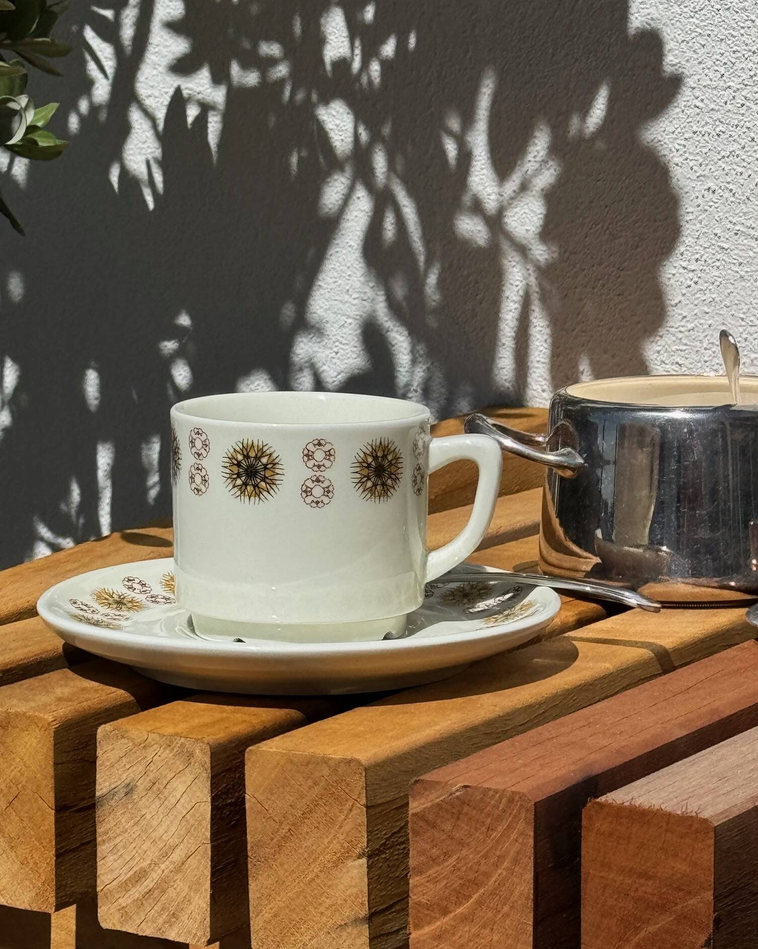 2 breakfast cups with saucers Apilco an'. 80