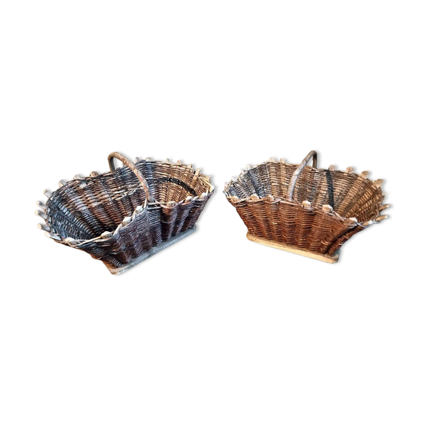 Pair of early 20th century French wicker grape harvest baskets – Rustic vineyard set