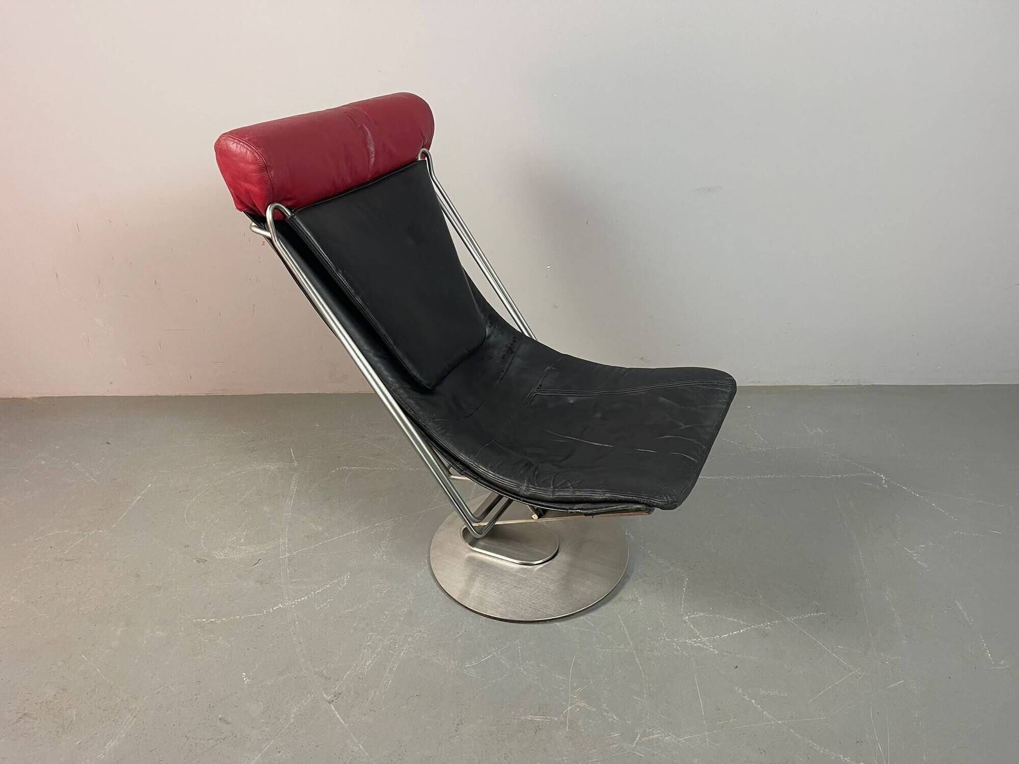 Mid-Century Danish Design ‘Interdane’ Lounge Chair in Black & Red