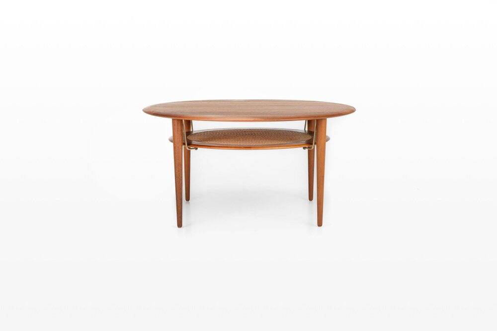 Table basse ronde en teck et en rotin par Peter Hvidt et Orla Mølgaard Nielsen pour France & Søn, années 1960.