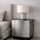 Table de chevet monolithe en aluminium brossé