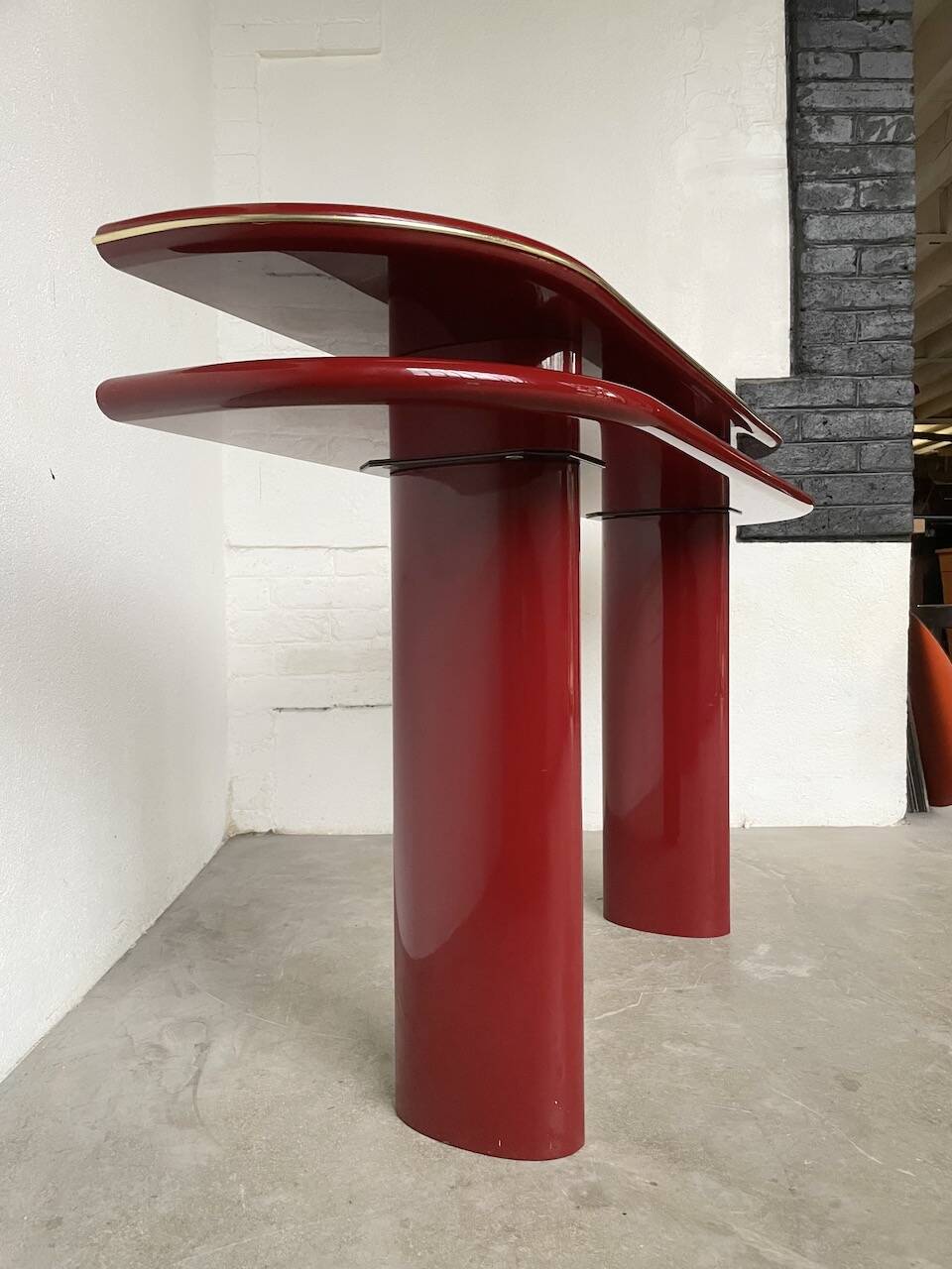 Red lacquered console and its mirror from the 80s