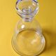 Carafe en verre vintage en forme de cloche avec bouchon : carafe italienne des années 50