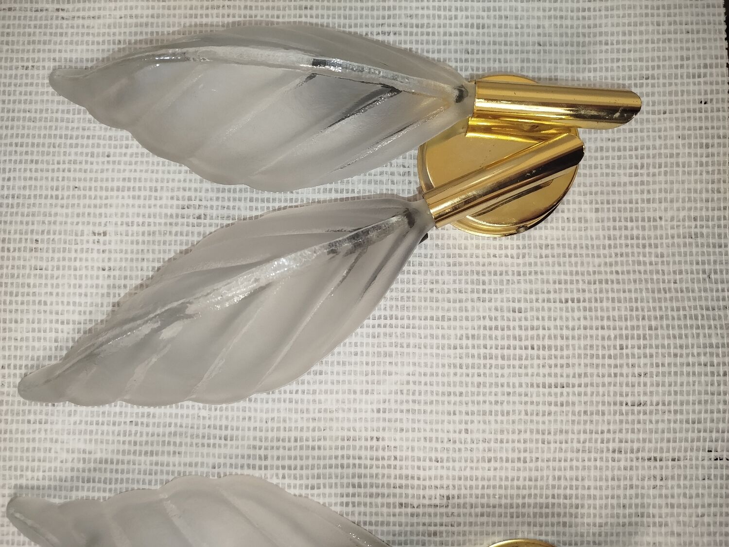 Pair of wall sconces with Italian leaf design in Barovier Murano style.