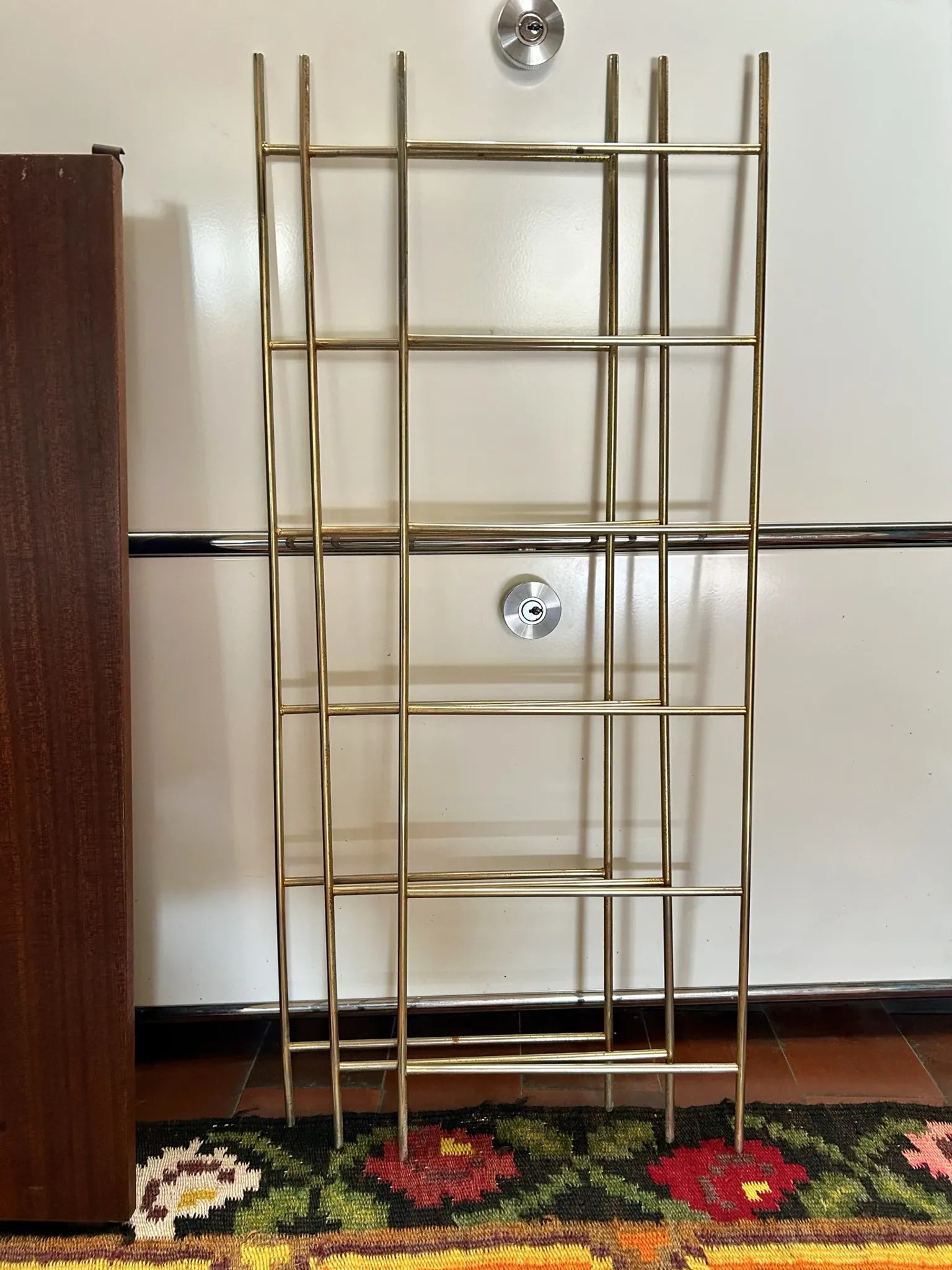 Double shelf in Tomado style