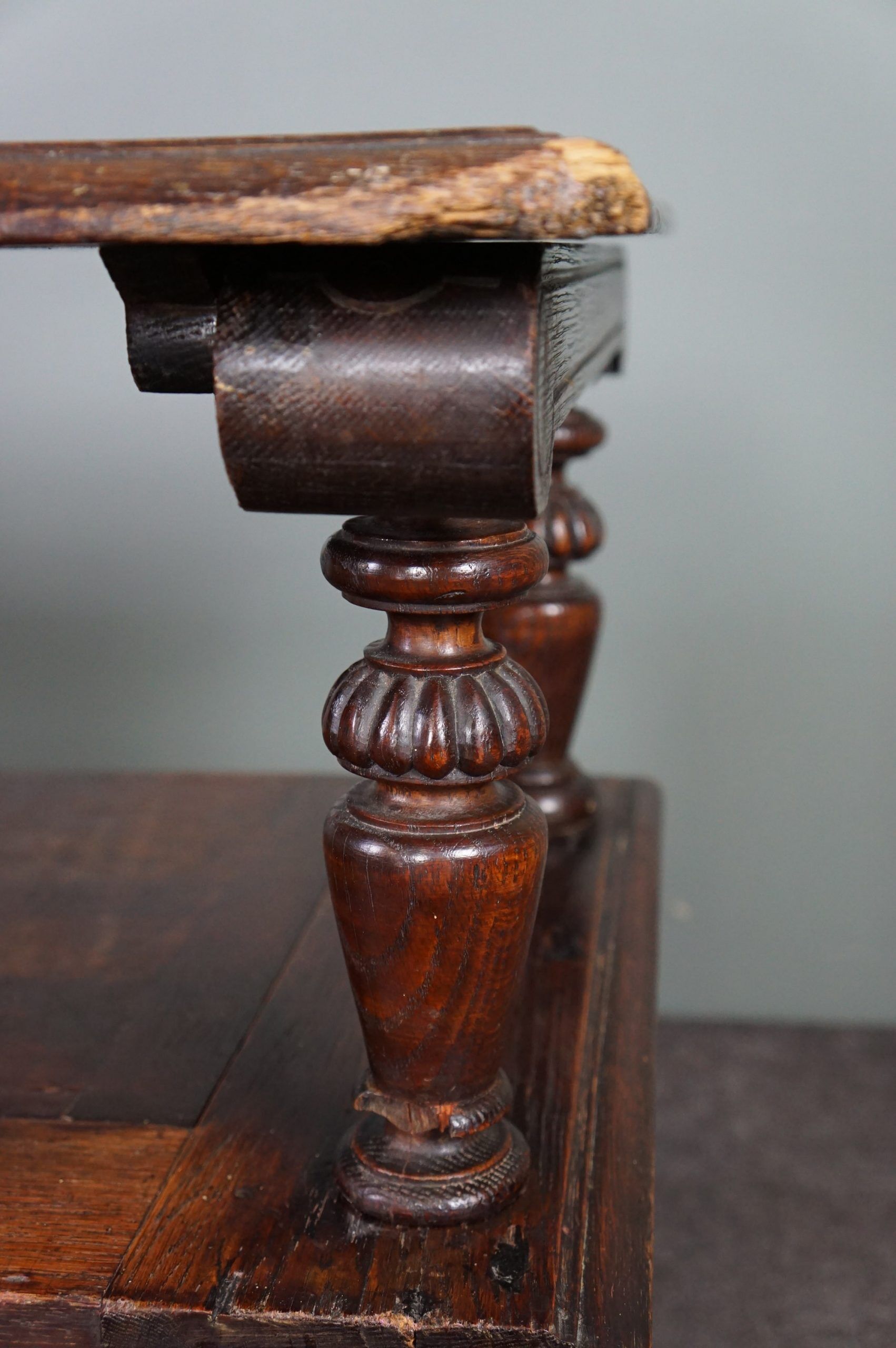 Entrance bench and decorated wooden table valve bench
