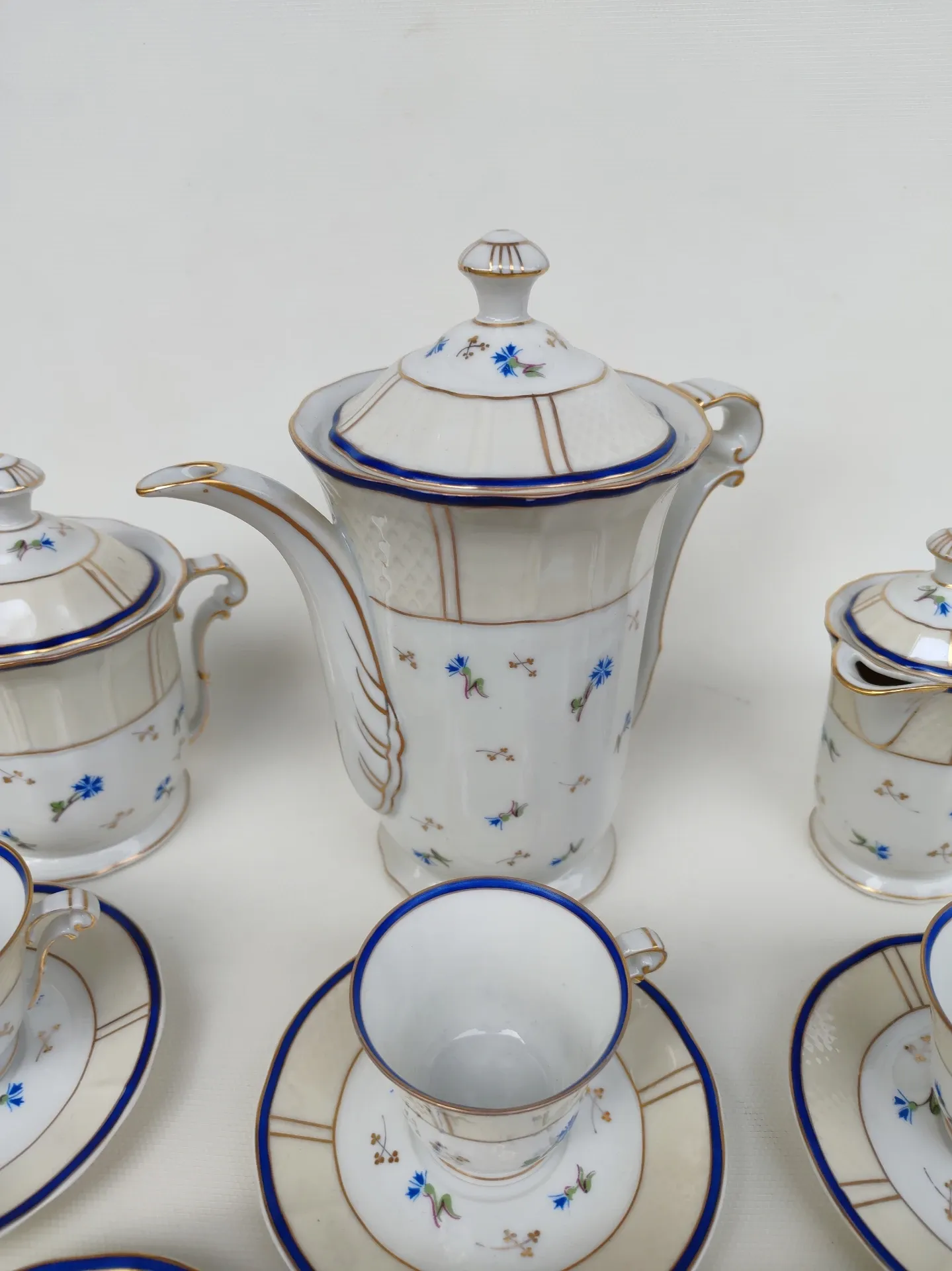 Coffee service in Limoges porcelain, by Bernardaud. 1930s.