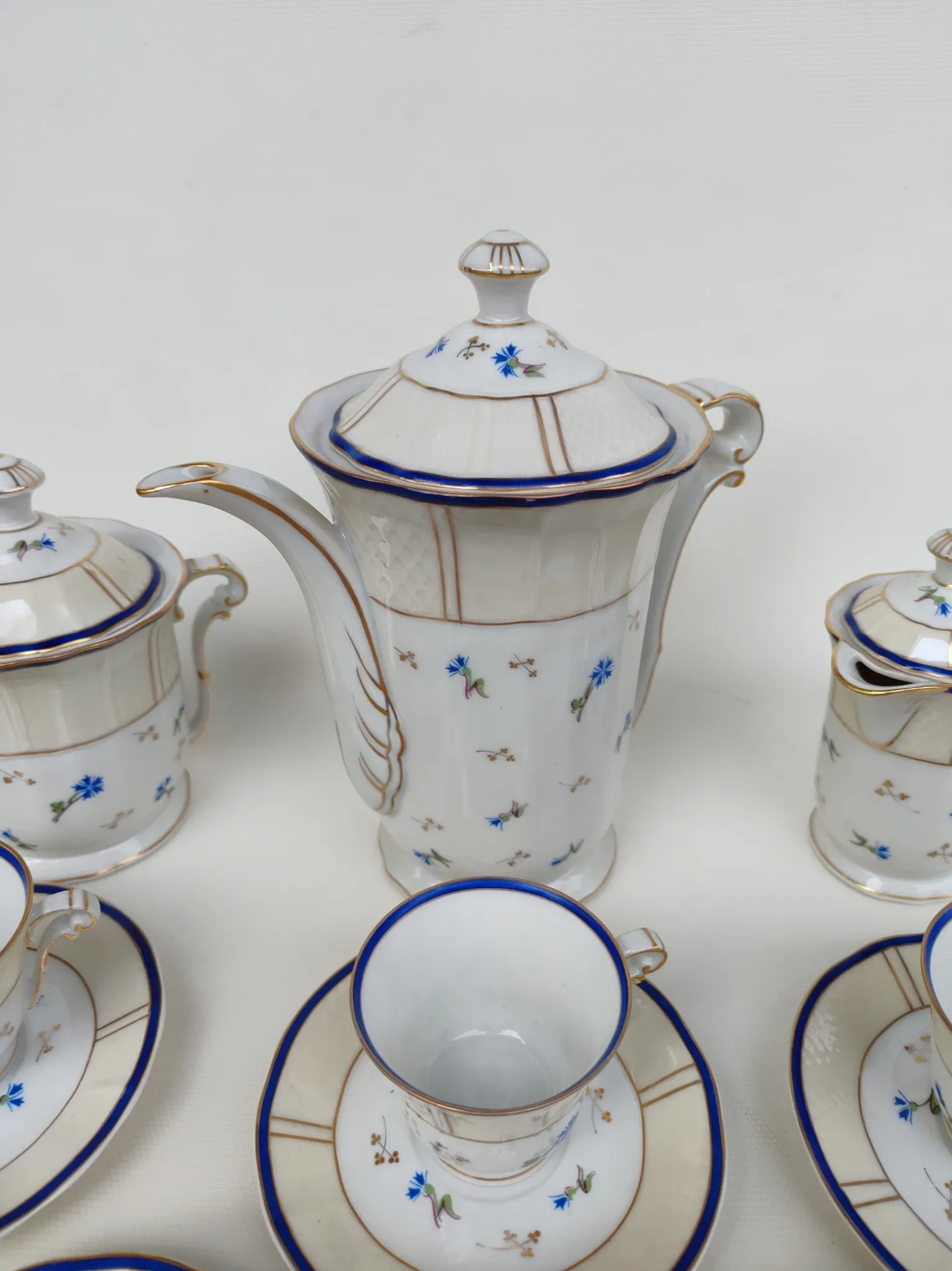 Service à café en porcelaine de Limoges, par Bernardaud. Années 30.
