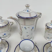 Service à café en porcelaine de Limoges, par Bernardaud. Années 30.