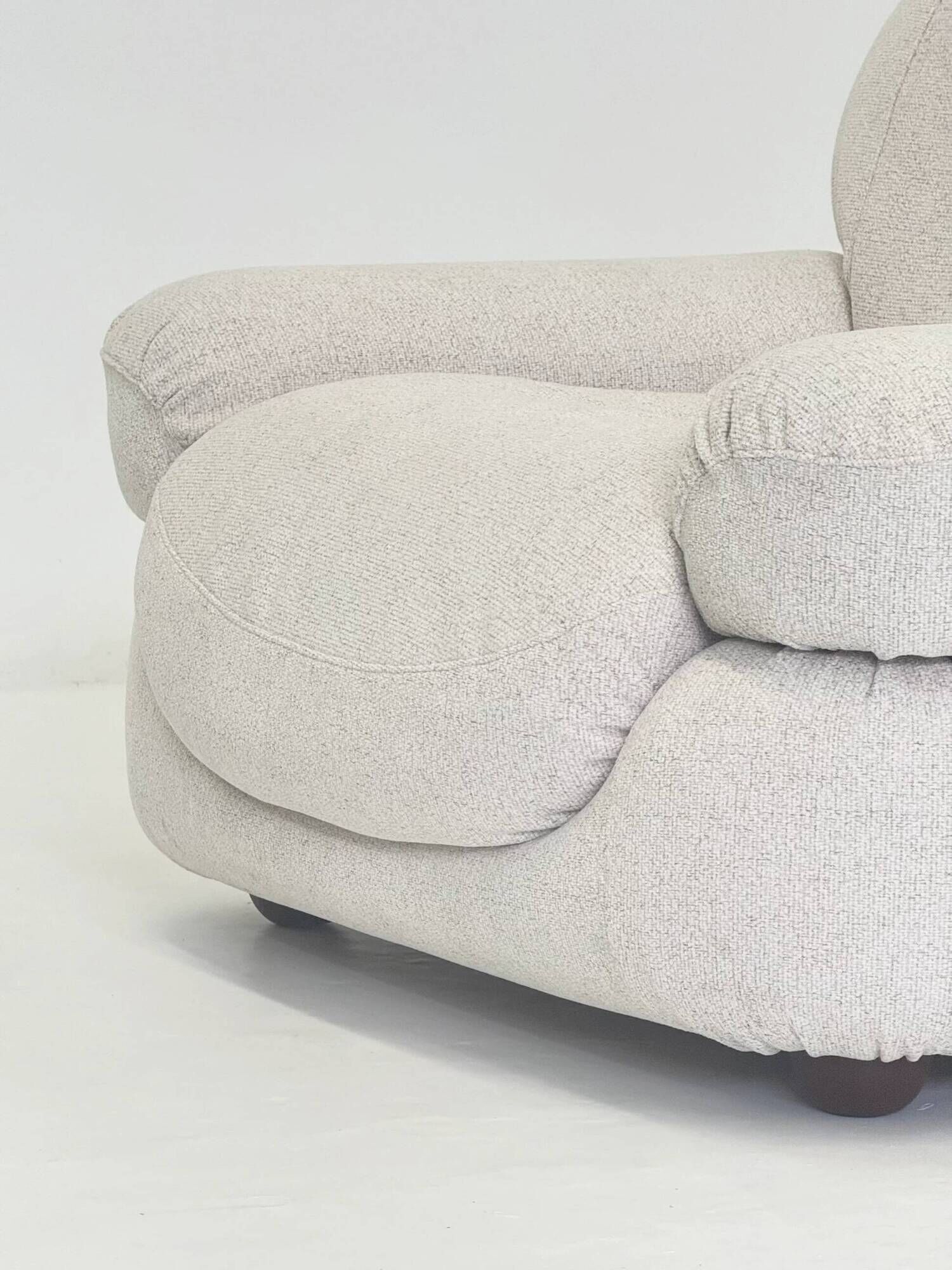 Sapporo armchair by Mario Marenco for Mobil Girgi in cream beige