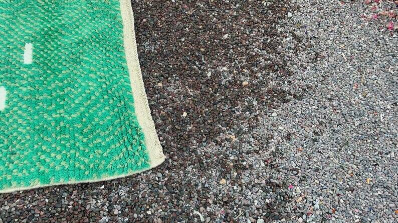 Traditional handmade Berber wool rug, size 300 x 400 cm