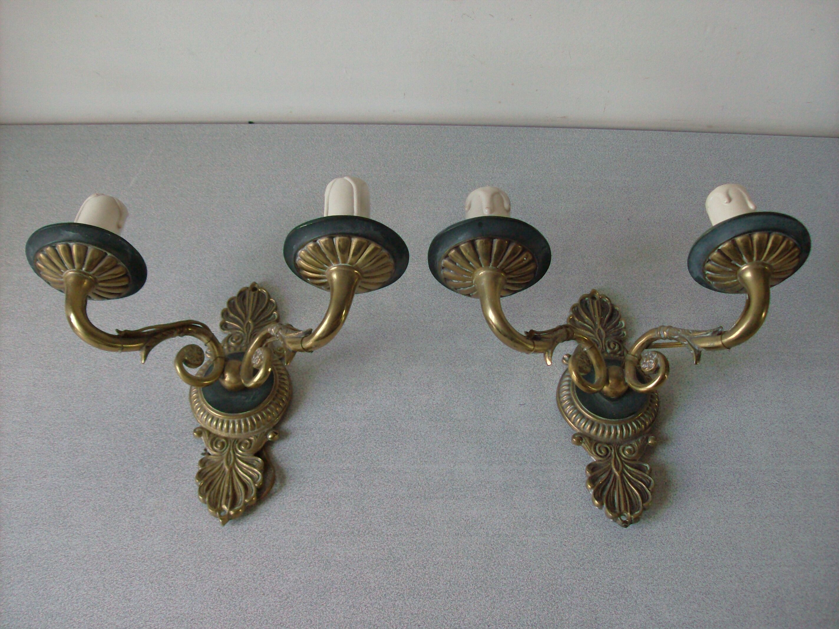 Ancienne paire d'applique électrique double feu en bronze numéroté luminaire
