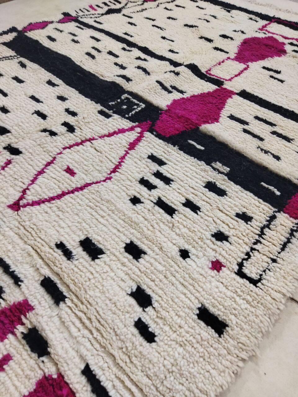 Handmade Moroccan Berber rug 284 x 176 CM