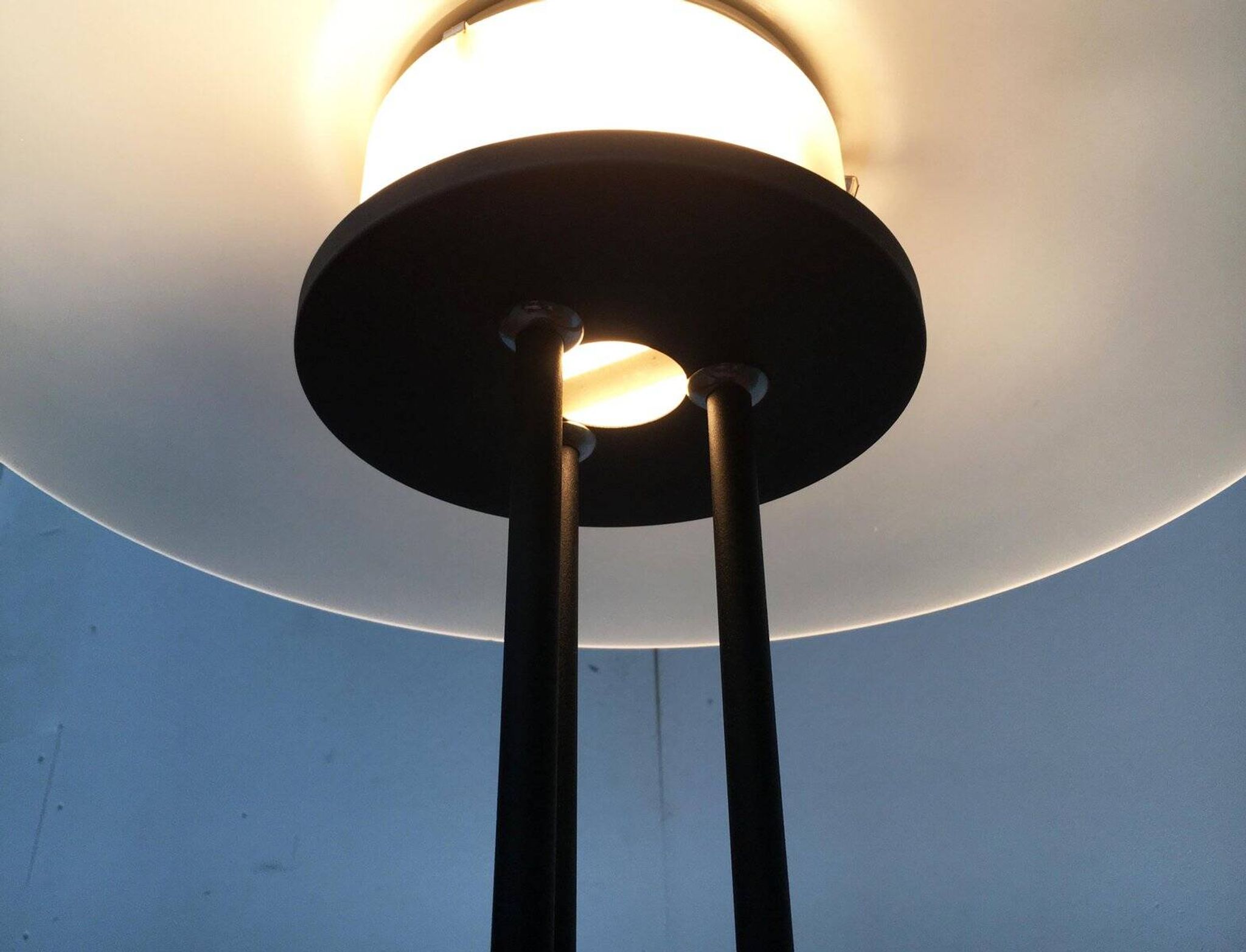 Lampe de table vintage postmoderne en verre et métal