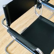 Pair of tubular armchairs in metal and leather Style Marcel Breuer