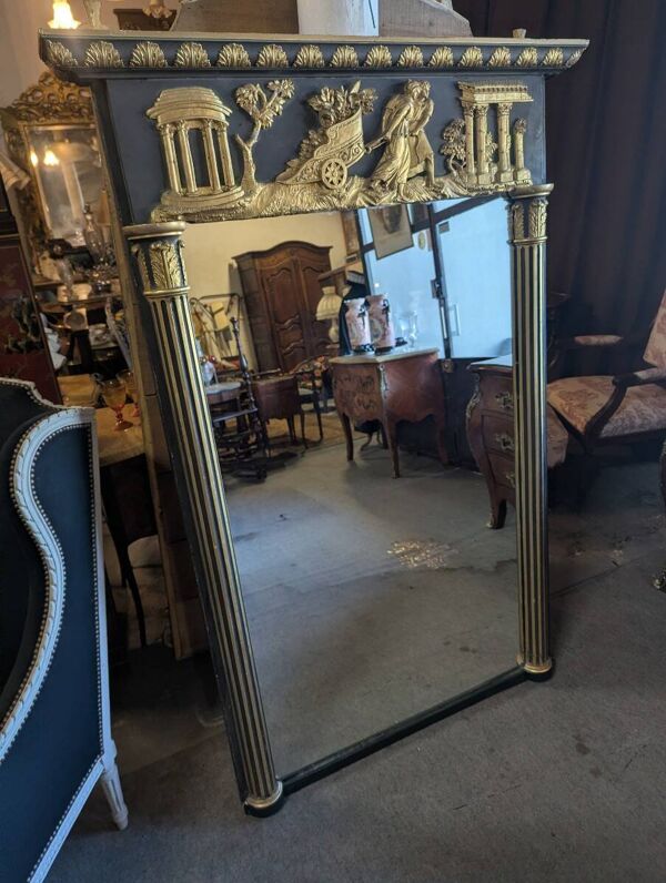 Grand miroir de style Empire en bois peint vert foncé et stuc doré