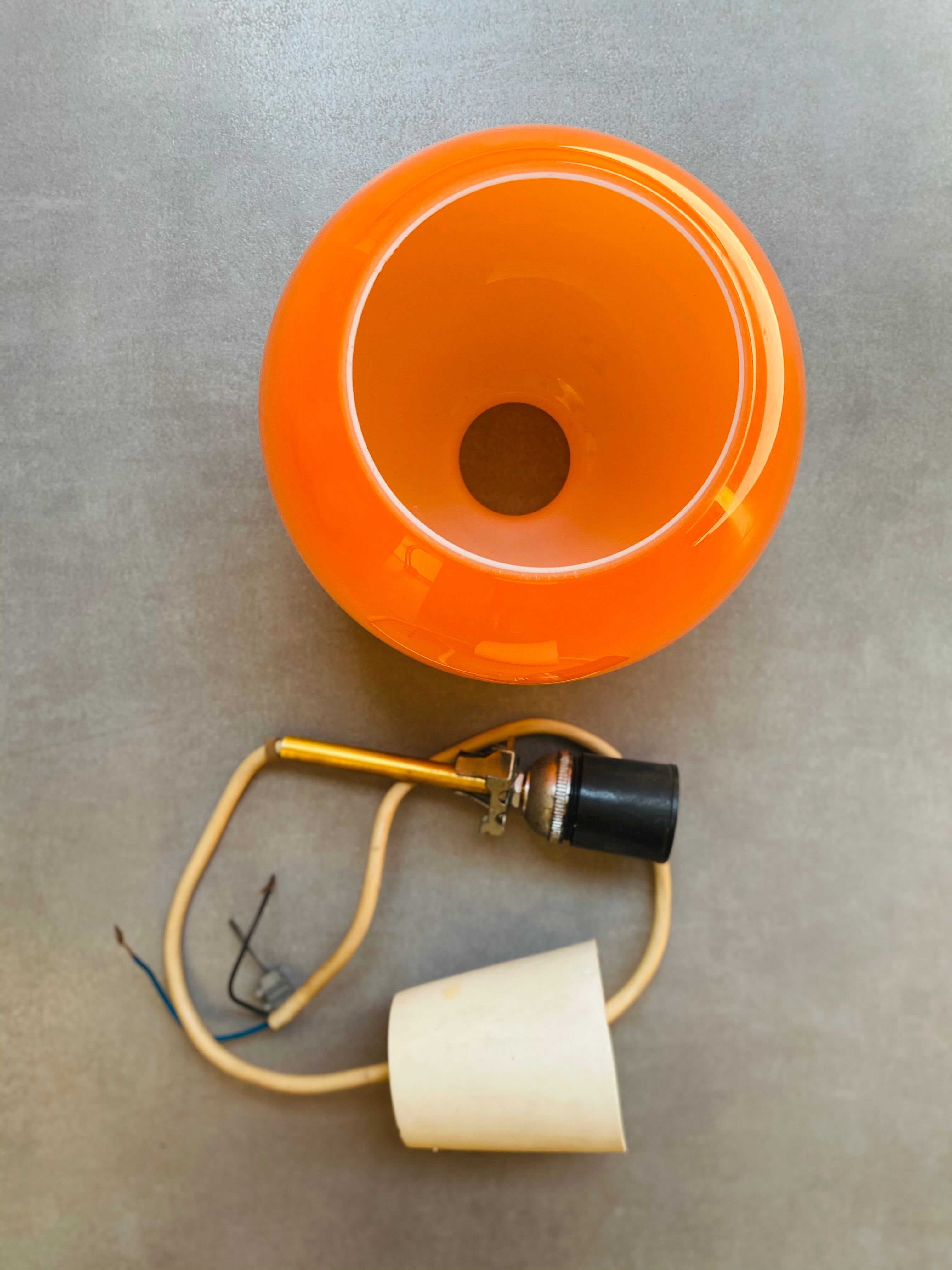 Hanging in orange opaline