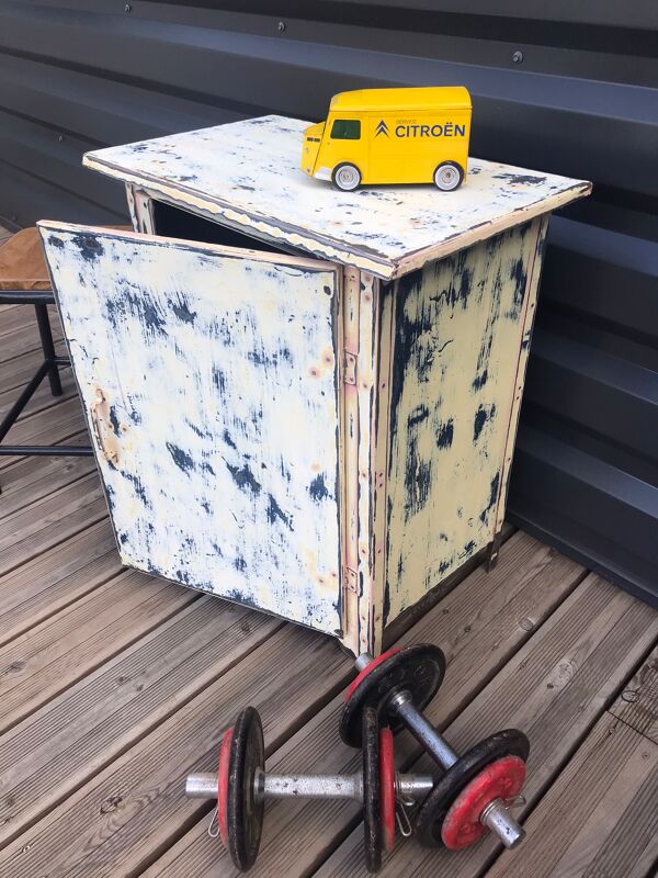 Meuble d'atelier en métal